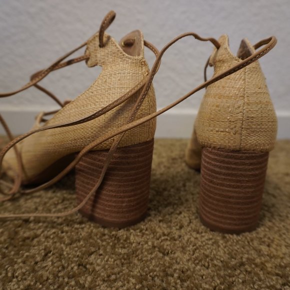 Bettye Heel - Picture 4 of 7